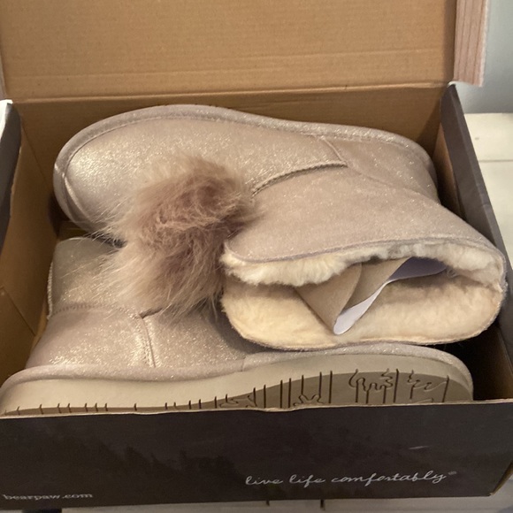 BEARPAW Pom Pom Suede Sheepskin Boots, Pewter, Size 9M, NIB - Picture 8 of 9